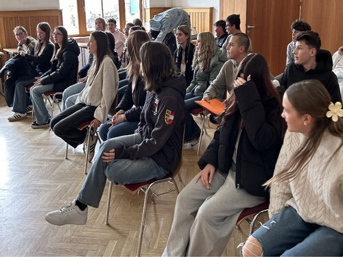 Zum 2. Projektnachmittag in der Firmvorbereitung waren die Jugendlichen aus Feldkirchen eingeladen (Foto: © Gloria Witasek)