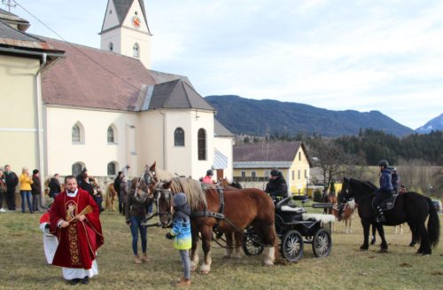 Stephanitag - Pferdesegnung durch Provisor Mrawczynski (Bild: PSt). Stephanitag - Pferdesegnung durch Provisor Mrawczynski (Bild: PSt).