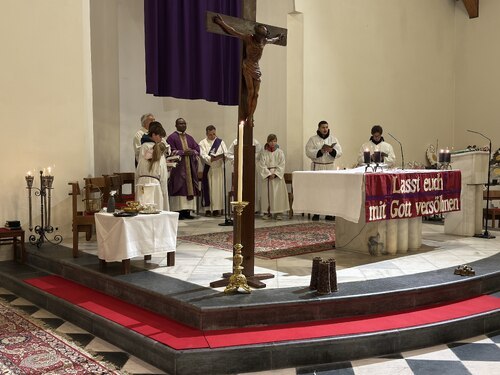 Feierlicher Auftakt der Fastenzeit (Foto: PAss Peter Artl)