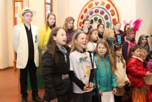Ein Teil der Don Bosco Kirchenmäuse und “Sing Together“ (© Foto: Sonja Wilhelmer)