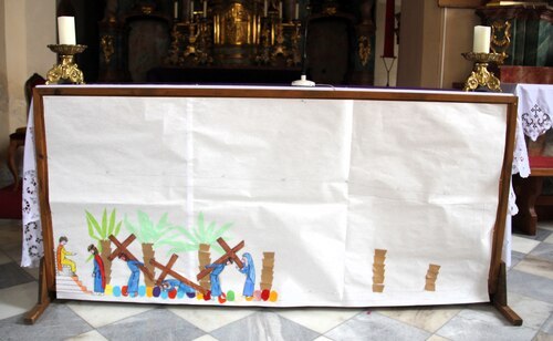Wachsendes Altarbild der Kinder (C) Brigitte Weber Wachsendes Altarbild der Kinder (C) Brigitte Weber