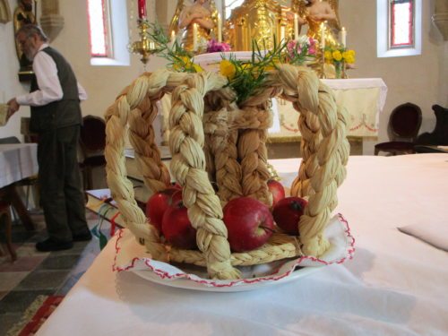 Die kleine Erntekrone der kleinsten Pfarre Kärntens (© Foto: skn)