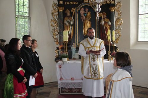 Heilige Messe am 29. Sept. 2019 – Mitwirkung durch die Burschenschaft bei den Lesungen und Fürbitten. (Foto: PSt).