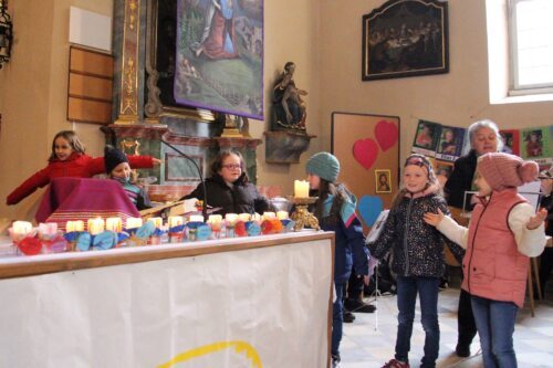 Kinder beim Singen (C) Manuela Mayer