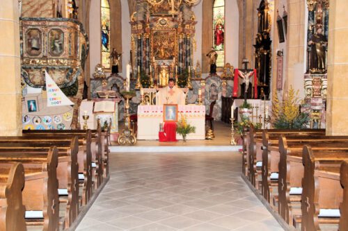 Derzeit hl. Messen in den Pfarrkirchen: ohne Gläubige! (hier: Pfarrkirche St. Stefan, Foto: PSt).