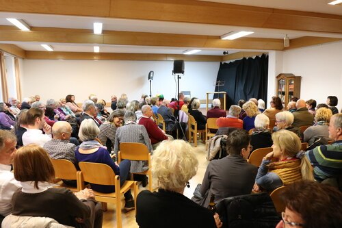 Bis auf den letzten Platz ausverkauft - HeckMeck im Pfarrsaal Welzenegg (Foto: © PAss. Peter Artl)