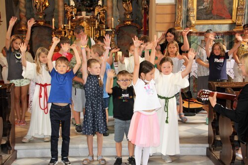 Kinder der 2. Klasse beim Singen (C) Klaudia Fercher