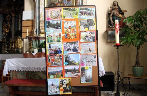 Bilder in der Kirche (C) Brigitte Weber