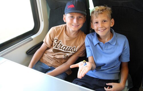 Simon und Nikolaus mit der Jesusfigur (C) Brigitte Weber