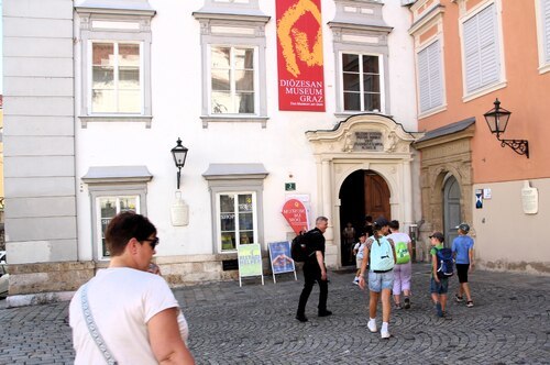 Eingang zum Priesterseminar (C) Brigitte Weber