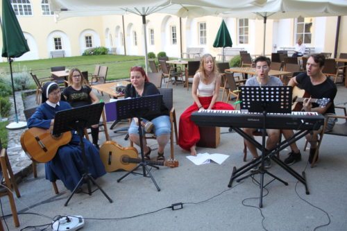 Musikcombo beim Jugendgottesdienst (Foto: © Peter Artl, KJ)