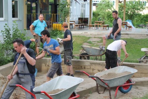 Die Männer bei der Arbeit (© Foto: Biethan Carmen)