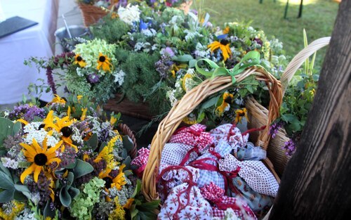 Kräutersträuße und Duftsäcke (C) Brigitte Weber