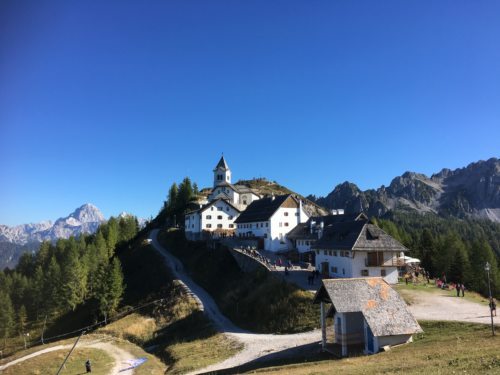 Strahlender Sonnenschein auf dem Monte Lussari (Stadtpastoral) Strahlender Sonnenschein auf dem Monte Lussari (Stadtpastoral)