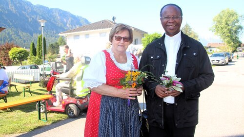 Frau Christ Marketz und Dr. Francis Ezinwa (C) Brigitte Weber