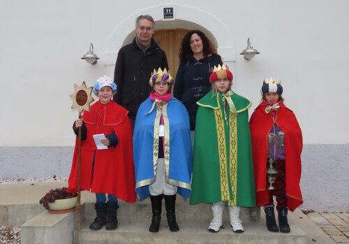 Mit frohen Mut auf den Weg. • Pogumno na pot, Bog vedi, kaj nas čaka. (Foto • Slika: Pfarrarchiv Schwabegg • Farni arhiv Žvabek)