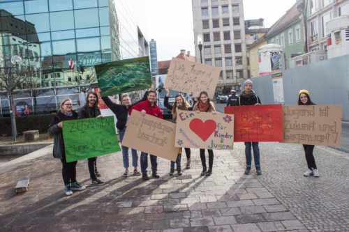 Eine Abordnung der Katholischen Jugend Kärnten bei der Bischofsweihe (Fofo: Matthias Trinkl)