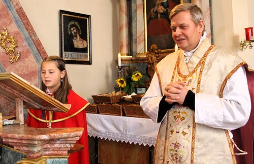 Anna singt das “Halleluja“ vor (C) Brigitte Weber