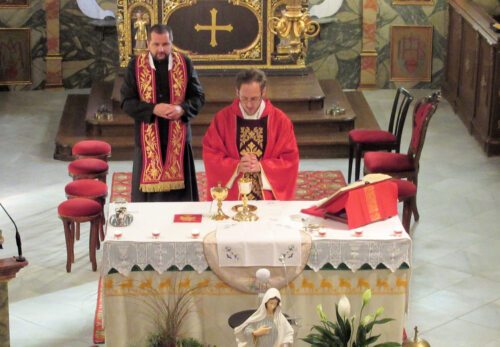 Anbetungstag St. Stefan: Provisor Georg Granig, Hauptzelebrant, und Provisor Marcin Mrawczynski. (Bild: PSt)