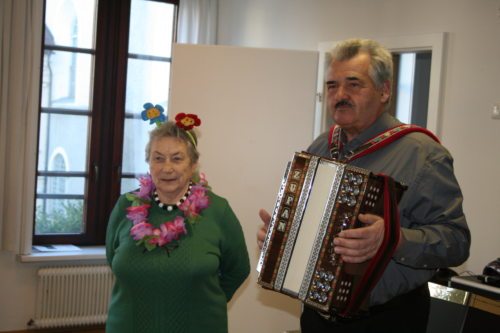 Katharina Blüml mit Zauberer Engelbert. (© Foto: Dompfarre )