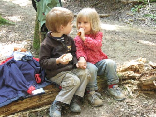 Kinder bei der Jause (© Foto: KFV/Privat) Kinder bei der Jause (© Foto: KFV/Privat)