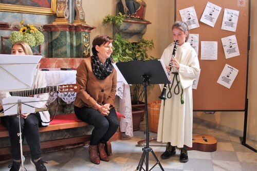 Frau Filzmaier, Frau Brandner und Luisa, die auf ihrer Klarinette spielt (C) Luisa Wirth