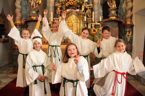 Unsere Minis nach dem Gottesdienst (C) Bettina Mayer