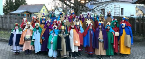 Unsere Sternsinger (Foto: G. Mischitz) Unsere Sternsinger (Foto: G. Mischitz)