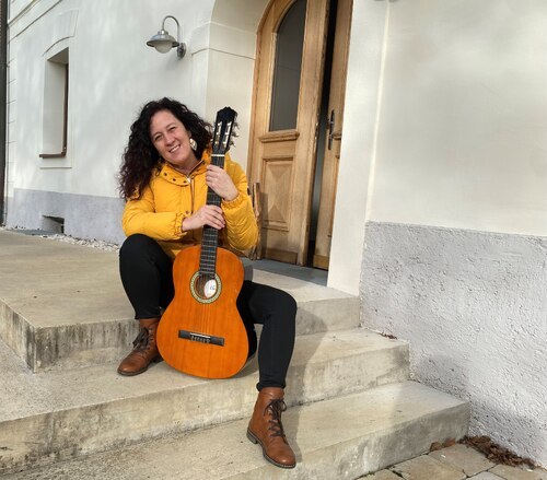 Verena Jamer: Chorleiterin des Projektchores Schwabegg • Zborovodkinja projektnega zbora Žvabek (Foto: Pfarrarchiv Schwabegg- Žvabek)