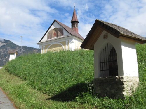 Kreuzwegstationen und Kalvarienbergkirche St. Stefan im Gailtal (Bild: Peter Sternig).