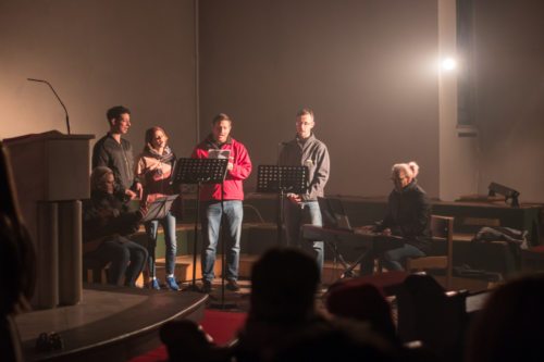 Die “KJ-Combo“ umrahmte musikalisch den Gottesdienst (Foto: Felix Glabatsch)