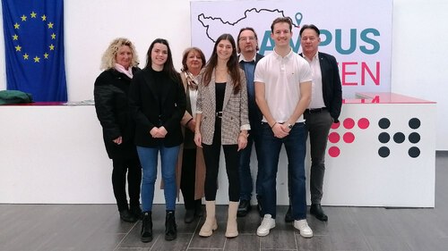 von links: Dagmar Tusch, Natalie Gregori, Manuela Hasenbichler, Tanja Maria Pötzelsberger, Wolfgang Almer, Marcel Gruber, Studiengangsleiter Martin Stromberger (Foto: FH-Villach)