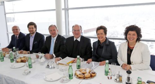 v.l.n.r.: WK-Präsident Franz Pacher, IV-Präsident Christoph Kulterer, LH Gerhard Dörfler, Bischof Alois Schwarz, Infineon-Vorstandsvorsitzende Monika Kircher, Stadträtin Irene Hofstetter-Lackner (© Foto: Eggenberger) v.l.n.r.: WK-Präsident Franz Pacher, IV-Präsident Christoph Kulterer, LH Gerhard Dörfler, Bischof Alois Schwarz, Infineon-Vorstandsvorsitzende Monika Kircher, Stadträtin Irene Hofstetter-Lackner (© Foto: Eggenberger)