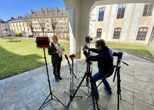 Internetredaktion in Aktion: Videoaufnahme mit Bischof Marketz (Foto: M. Tavernaro)