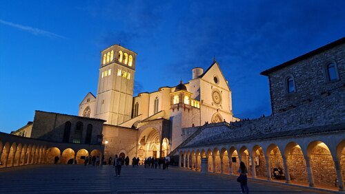 Abendstimmung in Assisi<br />
Foto: P. Emmanuel-Maria Fitz OFM Abendstimmung in Assisi<br />
Foto: P. Emmanuel-Maria Fitz OFM