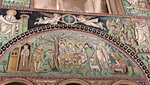 In der Stadt der Mosaike - Ravenna - kommen am Abend die Mosaike noch besser zur Geltung als bei Tag.<br />
Foto: P. Emmanuel-Maria Fitz OFM In der Stadt der Mosaike - Ravenna - kommen am Abend die Mosaike noch besser zur Geltung als bei Tag.<br />
Foto: P. Emmanuel-Maria Fitz OFM
