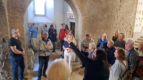 Führung in Montecassino<br />
Foto: P. Emmanuel-Maria Fitz OFM Führung in Montecassino<br />
Foto: P. Emmanuel-Maria Fitz OFM