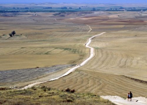 Wandern auf dem spanischen Jakobsweg (© Foto: Pfarrarchiv Augsdorf-Loga vas) Wandern auf dem spanischen Jakobsweg (© Foto: Pfarrarchiv Augsdorf-Loga vas)