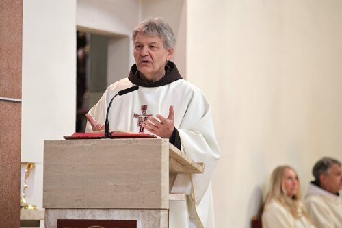 Provinzialminister P. Fritz Wenigwieser besuchte im Rahmen der Jubiläen 2025 Villach St. Nikolai. – Ferdinand Dreger