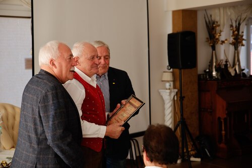 Die Krippenfreunde Villach feiern ihr 30jähriges Jubiläum. Weitere Fotos der Feier gibt es hier: <a  data-cke-saved-href=“https://www.kath-kirche-kaernten.at/pfarren/detail/C3258/30-jahre-krippenfreunde-villach-einladung-zur-krippenausstellung“ href=“https://www.kath-kirche-kaernten.at/pfarren/detail/C3258/30-jahre-krippenfreunde-villach-einladung-zur-krippenausstellung“ target=“_blank“>https://www.kath-kirche-kaernten.at/pfarren/detail/C3258/30-jahre-krippenfreunde-villach-einladung-zur-krippenausstellung</a>. - Foto: Ferdinand Dreger