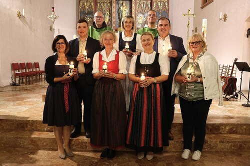 Sieben der acht neuen Postulaten des neu gegründeten OFS in Villach St. Nikolai. – Foto: P. Emmanuel-Maria Fitz OFM