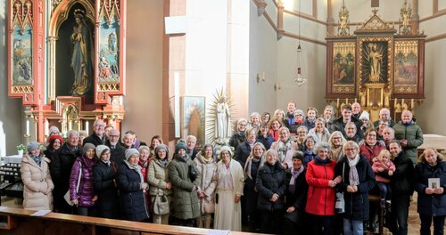 Bericht zum Einkehrtag: <a  data-cke-saved-href=“https://www.kath-kirche-kaernten.at/pfarren/detail/C3258/euer-herz-sei-stark-und-unverzagt“ href=“https://www.kath-kirche-kaernten.at/pfarren/detail/C3258/euer-herz-sei-stark-und-unverzagt“ target=“_blank“>https://www.kath-kirche-kaernten.at/pfarren/detail/C3258/euer-herz-sei-stark-und-unverzagt</a> und ein Rückblick zur Weihe am 8. Dezember 2025:<a  data-cke-saved-href=“http://https://www.kath-kirche-kaernten.at/pfarren/detail/C3258/hingabe-an-jesus-durch-maria“ href=“http://https://www.kath-kirche-kaernten.at/pfarren/detail/C3258/hingabe-an-jesus-durch-maria“ target=“_blank“> https://www.kath-kirche-kaernten.at/pfarren/detail/C3258/hingabe-an-jesus-durch-maria</a> - Foto: P. Emmanuel-Maria Fitz OFM