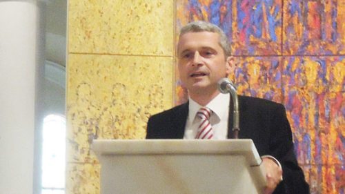 Prof. Dr. Joachim Valentin bei seinem Hauptreferat in der Seminarkirche in Tanzenberg. (© Foto: KH Kronawetter / Internetredaktion) Prof. Dr. Joachim Valentin bei seinem Hauptreferat in der Seminarkirche in Tanzenberg. (© Foto: KH Kronawetter / Internetredaktion)