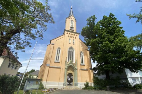 Der ökumenische Gottesdienst in der evang. Johanneskirche wird via Livestream übertragen. Foto: KHKronawetter