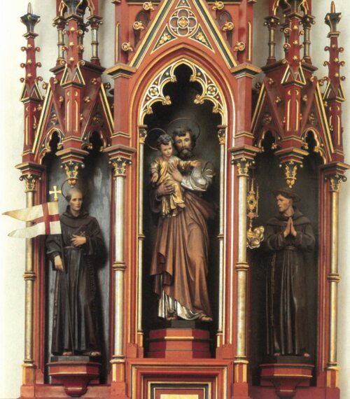 In der Franziskanerkirche Villach-St. Nikolai ist beim Josefsaltar der hl. Paschalis mit einer Monstranz dargestellt. (rechs).
