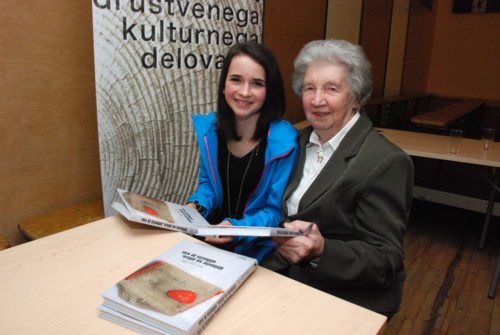 Tamara Kuternig s svojo babico Ano Jug-Olip (© Foto: Gotthardt/Nedelja)