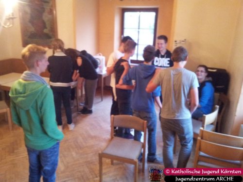 Jugendliche beim Planspiel Tulus (© Foto: Katholische Jugend, Peter Artl)