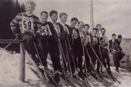 Junge Zeller Schifaher bei einem Rennen auf der Koschuta im Jahr 1962 (©DSG Sele/Zell) Junge Zeller Schifaher bei einem Rennen auf der Koschuta im Jahr 1962 (©DSG Sele/Zell)