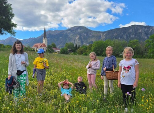 Wildkräutersammeln (Bild: Karin Vielgut).