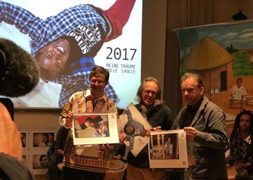 Präsentation des Kalenders 2017 (© Foto: IniciativAngola)